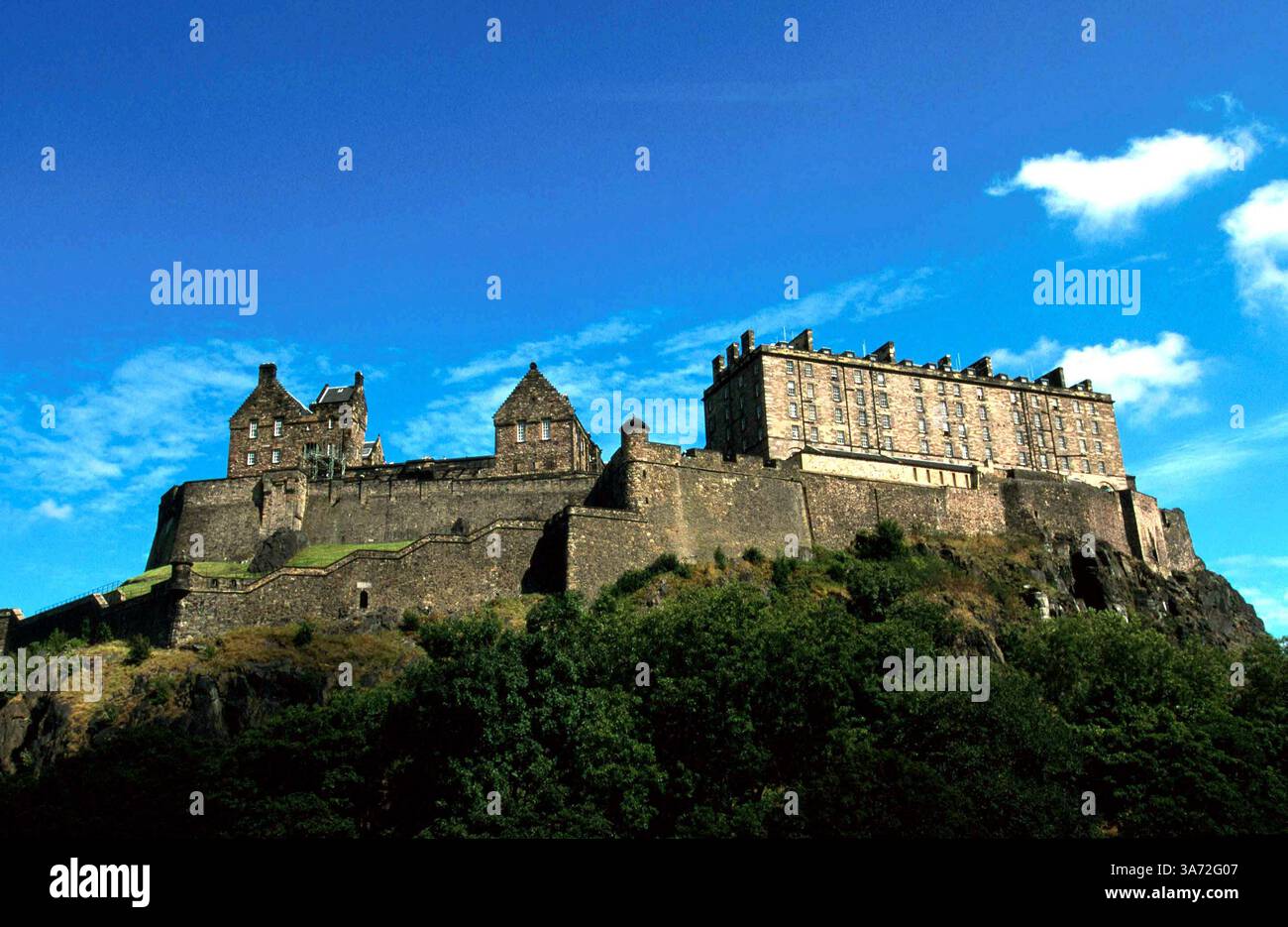 1er janvier 2011 - K32130 ÉCOSSE. FESTIVAL D'ÉDIMBOURG. LE CHÂTEAU D'ÉDIMBOURG AU SOMMET DE LA ROCHE VOLCANIQUE EST UNE TOILE DE FOND SPECTACULAIRE POUR LES ÉVÉNEMENTS D'ÉDIMBOURG..PAUL QUAYLE/ 2003(CRÉDIT IMAGE : © GLOBE PHOTOS/ZUMAPRESS.COM) Banque D'Images
