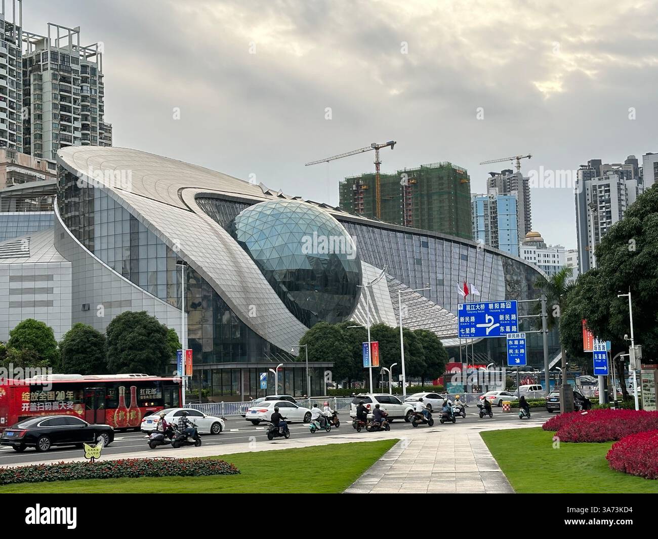Nanning, Chine - 6 novembre 2023. Musée des sciences et de la technologie de Guangxi. - Image de stock capturée avec un smartphone
