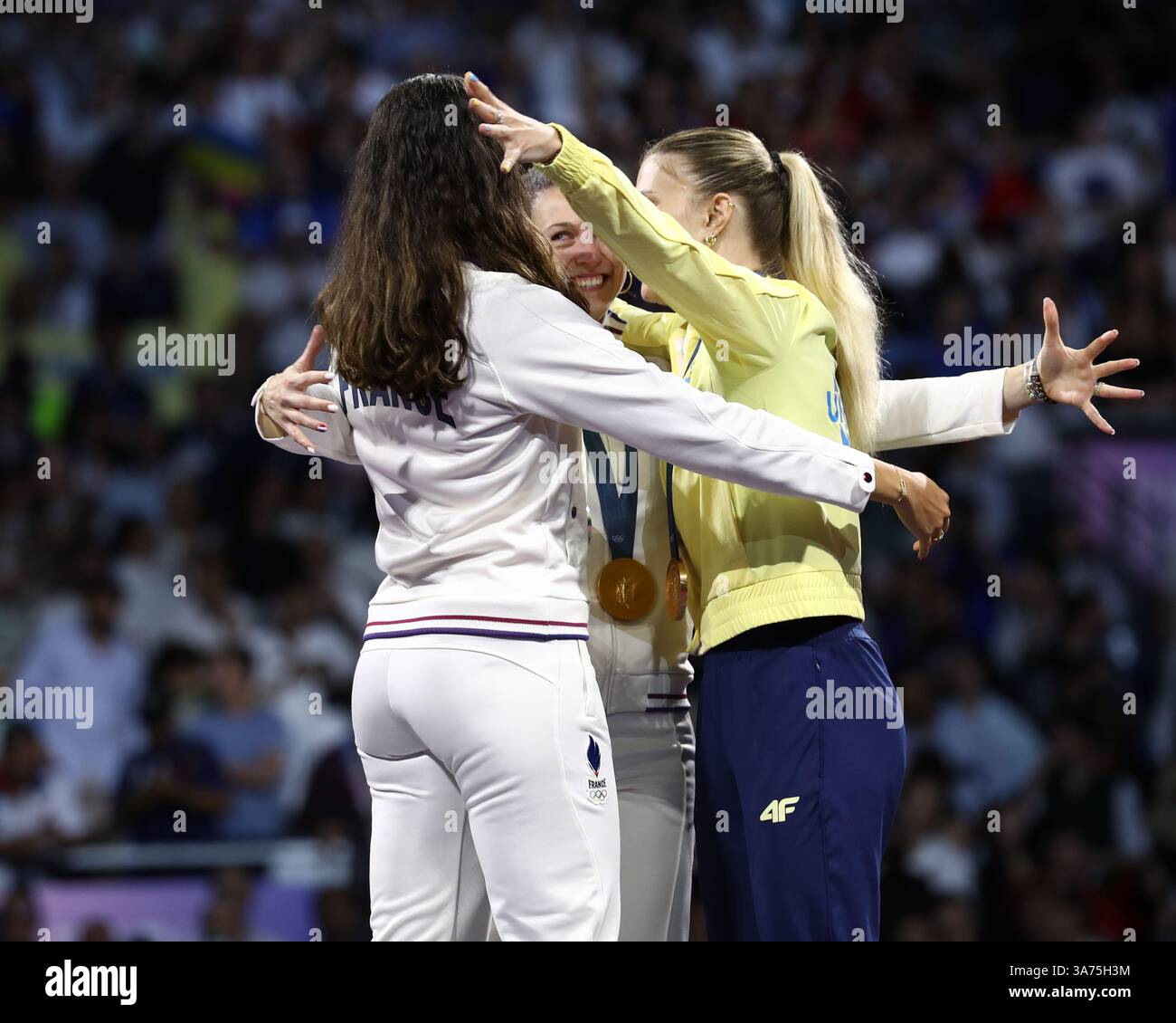 29 juillet 2024 - Paris, France : Sara Balzer de France, Manon Apithy-Brunet de France et Olga Kharlan d'Ukraine sont les méda d'argent, d'or et de bronze Banque D'Images