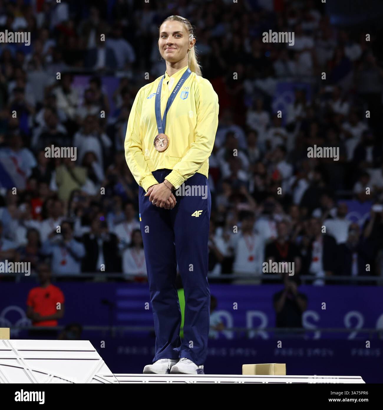 29 juillet 2024 - Paris, France : Olga Kharlan, de l'Ukraine, remporte la médaille de bronze au Sabre individuel féminin d'escrime le jour 3 de l'Olym de Paris 2024 Banque D'Images