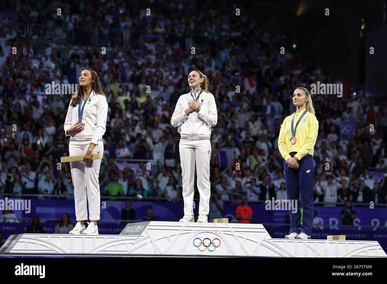 29 juillet 2024 - Paris, France : Sara Balzer de France, Manon Apithy-Brunet de France et Olga Kharlan d'Ukraine sont les méda d'argent, d'or et de bronze Banque D'Images