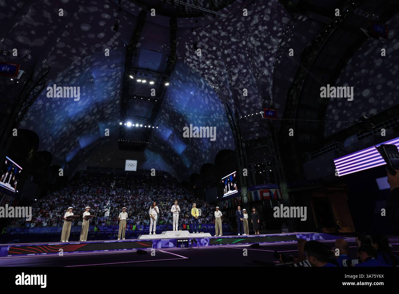 29 juillet 2024 - Paris, France : Sara Balzer de France, Manon Apithy-Brunet de France et Olga Kharlan d'Ukraine sont les méda d'argent, d'or et de bronze Banque D'Images