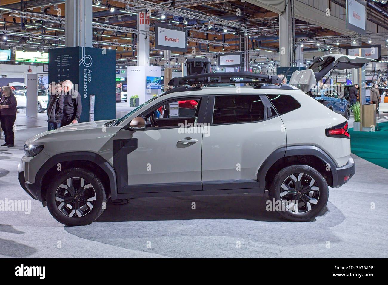 Pasila, Helsinki, Finlande – 14 mars. 2025 : Dacia Duster car à AUTO 25 et Mobility Show au Messukeskus Helsinki. Banque D'Images