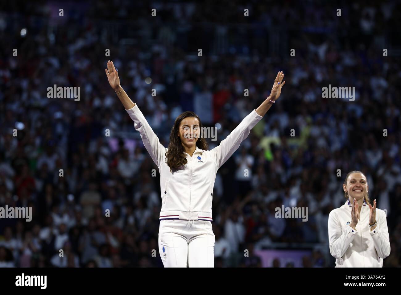 29 juillet 2024 - Paris, France : Sara Balzer, de France, remporte la médaille d'argent au Sabre individuel féminin d'escrime le jour 3 des Jeux Olympiques de Paris 2024 Banque D'Images