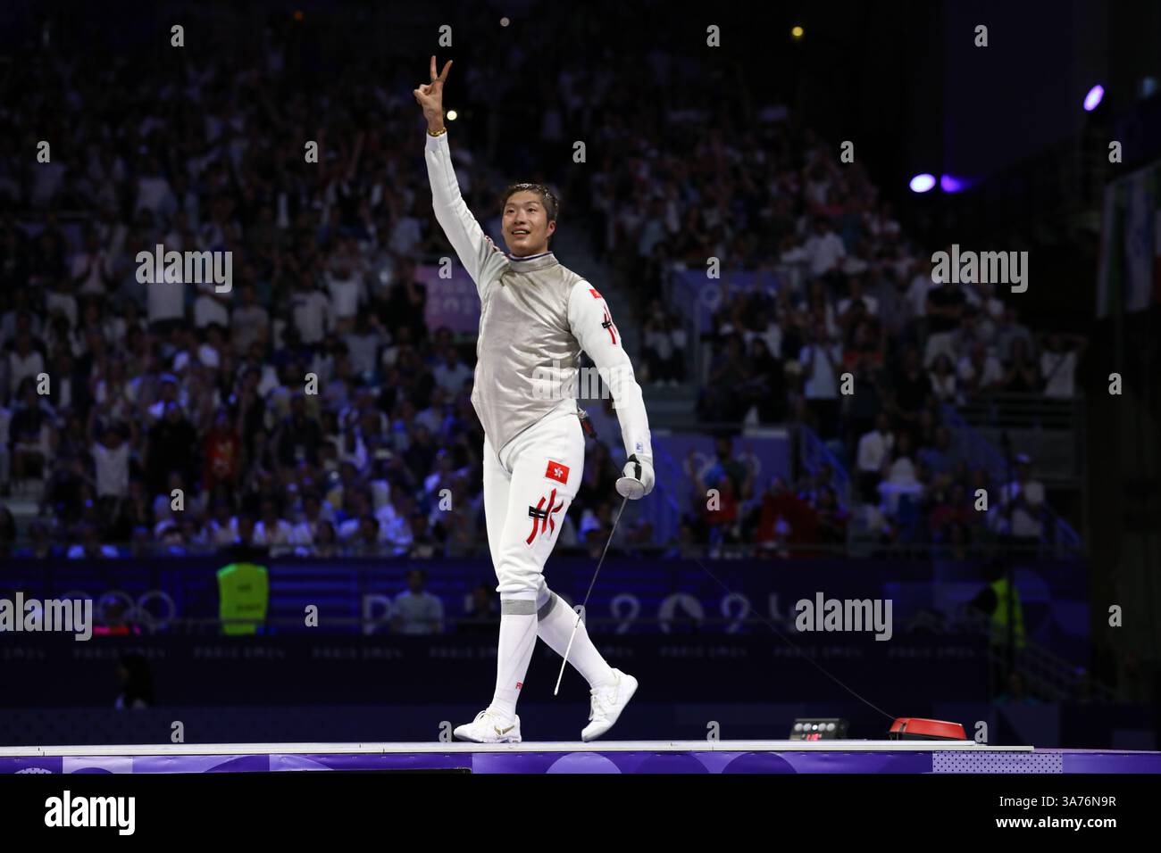 29 juillet 2024 - Paris, France : Cheung Ka long de Hong Kong réagit à la victoire de la finale individuelle d'Escrime Foil masculin trois ans après avoir remporté le T. Banque D'Images