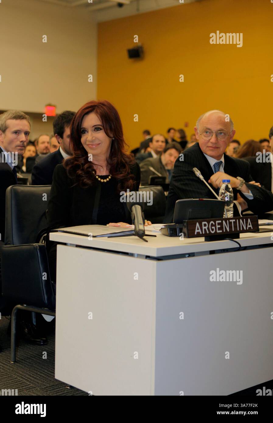 14 juin 2012 - New York, NY, États-Unis - Nations Unies - New York - 14 juin 2012 - Cristina Fernandez de Kirchner, (À GAUCHE) Présidente de l'Argentine aujourd'hui au Siège de l'ONU à New York..PHOTO DE : Hector Marcos Timerman, Ministre des Affaires étrangères de l'Argentine,.(R)..crédit : Luiz Rampelotto/Europa Newswire (crédit image : © Luiz Rampelotto/ZUMAPRESS.com) Banque D'Images