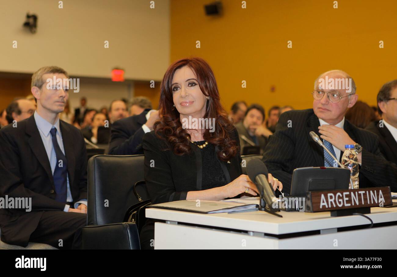 14 juin 2012 - New York, NY, États-Unis - Nations Unies - New York - 14 juin 2012 - Cristina Fernandez de Kirchner, présidente de l'Argentine aujourd'hui au siège de l'ONU à New York..PHOTO DE : Hector Marcos Timerman, ministre des Affaires étrangères de l'Argentine,.(R)..crédit : Luiz Rampelotto/Europa Newswire (crédit image : © Luiz Rampelotto/ZUMAPRESS.com) Banque D'Images