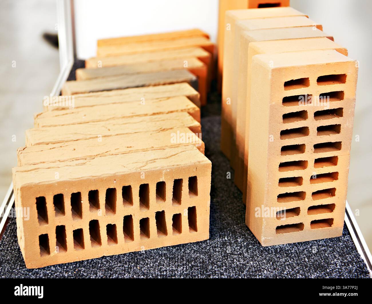 Briques sur l'exposition dans le magasin de construction Banque D'Images