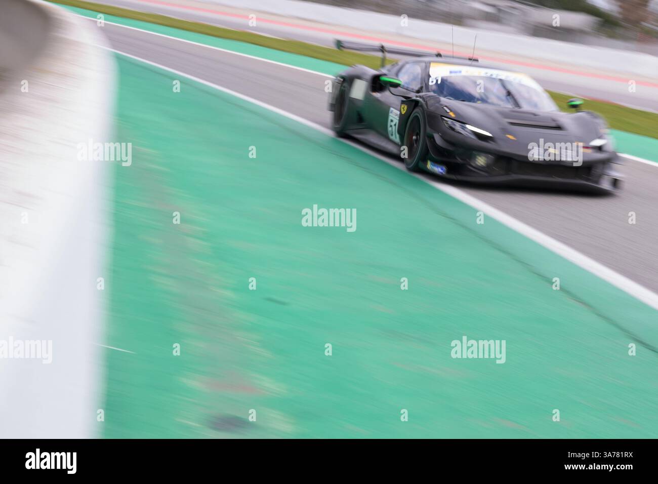 BARCELONE, ESPAGNE - MARS 25 : (51) AF Corse (ITA) Ferrari 296 GT3 - Carl Bennett (THA) / Tommaso Mosca (ITA) en piste lors de la première journée de l'International GT Open Winter test sur le circuit de Barcelona Catalunya le 25 mars 2025 à Barcelone, Espagne. (Photo de Pablo Rodriguez/Quality Sport images) Banque D'Images
