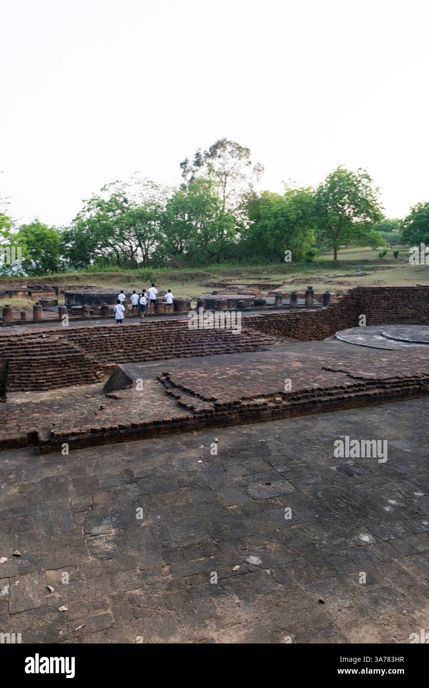 Vue de la chaityagriha (salle de prière) à Lalitagiri. Lalitagiri est un centre majeur du bouddhisme dans le district de Cuttack. Banque D'Images Vue de la chaityagriha (salle de prière) à Lalitagiri. Lalitagiri est un centre majeur du bouddhisme dans le district de Cuttack. Banque D'Images