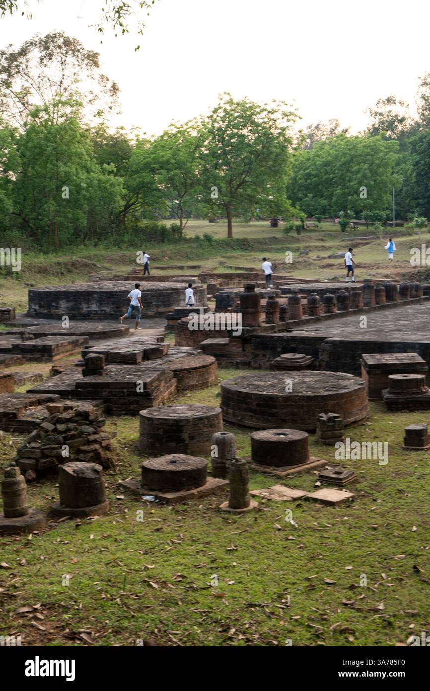 Vue de la chaityagriha (salle de prière) à Lalitagiri. Lalitagiri est un centre majeur du bouddhisme dans le district de Cuttack. Banque D'Images Vue de la chaityagriha (salle de prière) à Lalitagiri. Lalitagiri est un centre majeur du bouddhisme dans le district de Cuttack. Banque D'Images