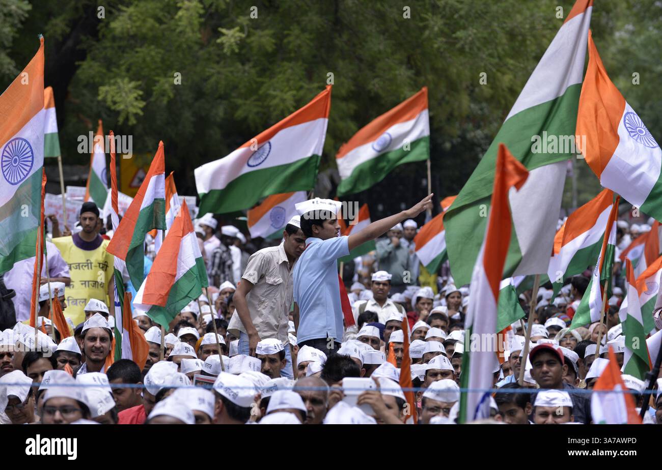 NEW DELHI, INDE - AVRIL 28 : les membres du Parti AAM Admi protestent contre le gouvernement de Delhi exigeant la réduction des tarifs de l'eau et de l'électricité à New Delhi le 28 avril 2013. (Crédit image : © India Today/ZUMAPRESS.com) Banque D'Images