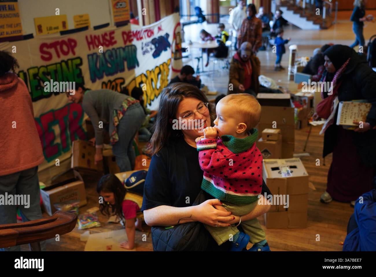 Parents 4 Palestine et la campagne Stop JCB Demolitions ont organisé une journée d’action unique le samedi 22 mars au Royal Festival Hall. Banque D'Images