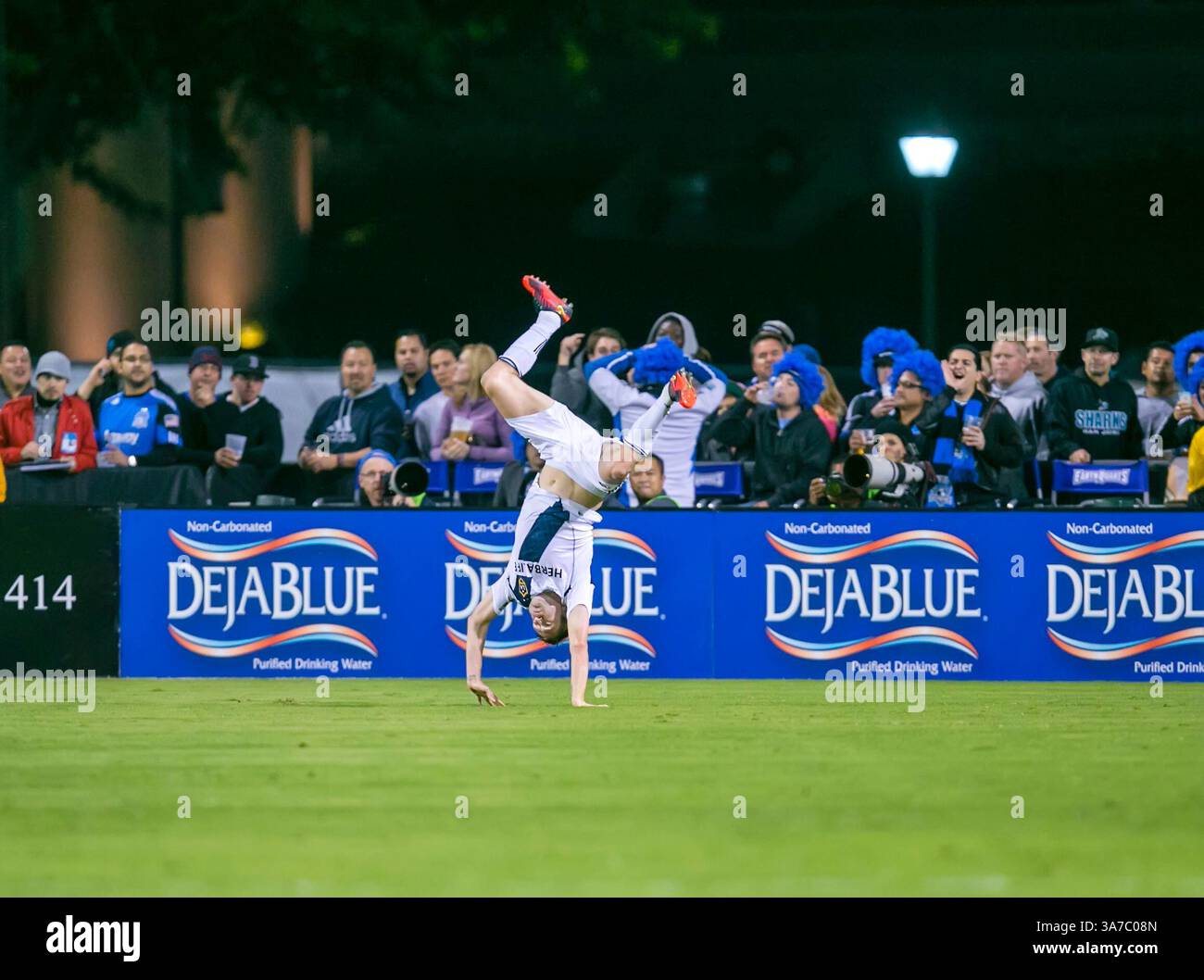 7 novembre 2012 : Robbie Keane (7), attaquant du Galaxy de Los Angeles, célèbre son deuxième but lors de la demi-finale de la MLS Western Conference entre le Galaxy de Los Angeles et les tremblements de terre de San Jose au Buck Shaw Stadium à Santa Clara CA. LA a battu San Jose 3-1. â© Damon Tarver/CSM(crédit image : © Damon Tarver/Cal Sport Media/ZUMAPRESS.com) Banque D'Images