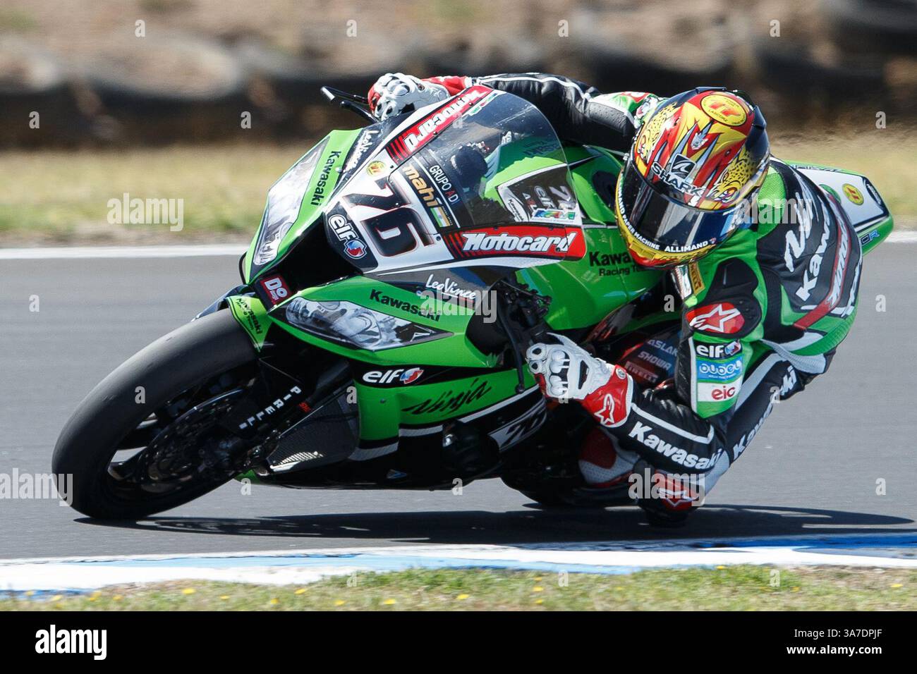23 février 2013 - Phillip Island, Victoria, Australie - Loris Baz (FRA) au volant de la Kawasaki ZX-10R (76) du Kawasaki Racing Team rounds 11e tour lors d'une séance d'entraînement le deuxième jour du premier tour du Championnat du monde FIM Superbike 2013 à Phillip Island, Australie. (Crédit image : © Sydney Low/ZUMAPRESS.com) Banque D'Images