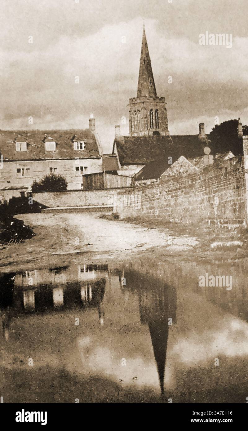 Images de la Grande-Bretagne dans les années 1940 -- le village de Geddington, Northamptonshire en 1940. Le village contient une croix d'Eleanor. Élevé comme mémorial par le roi Édouard Ier (1239-1307) à sa défunte épouse, Éléonore de Castille Banque D'Images