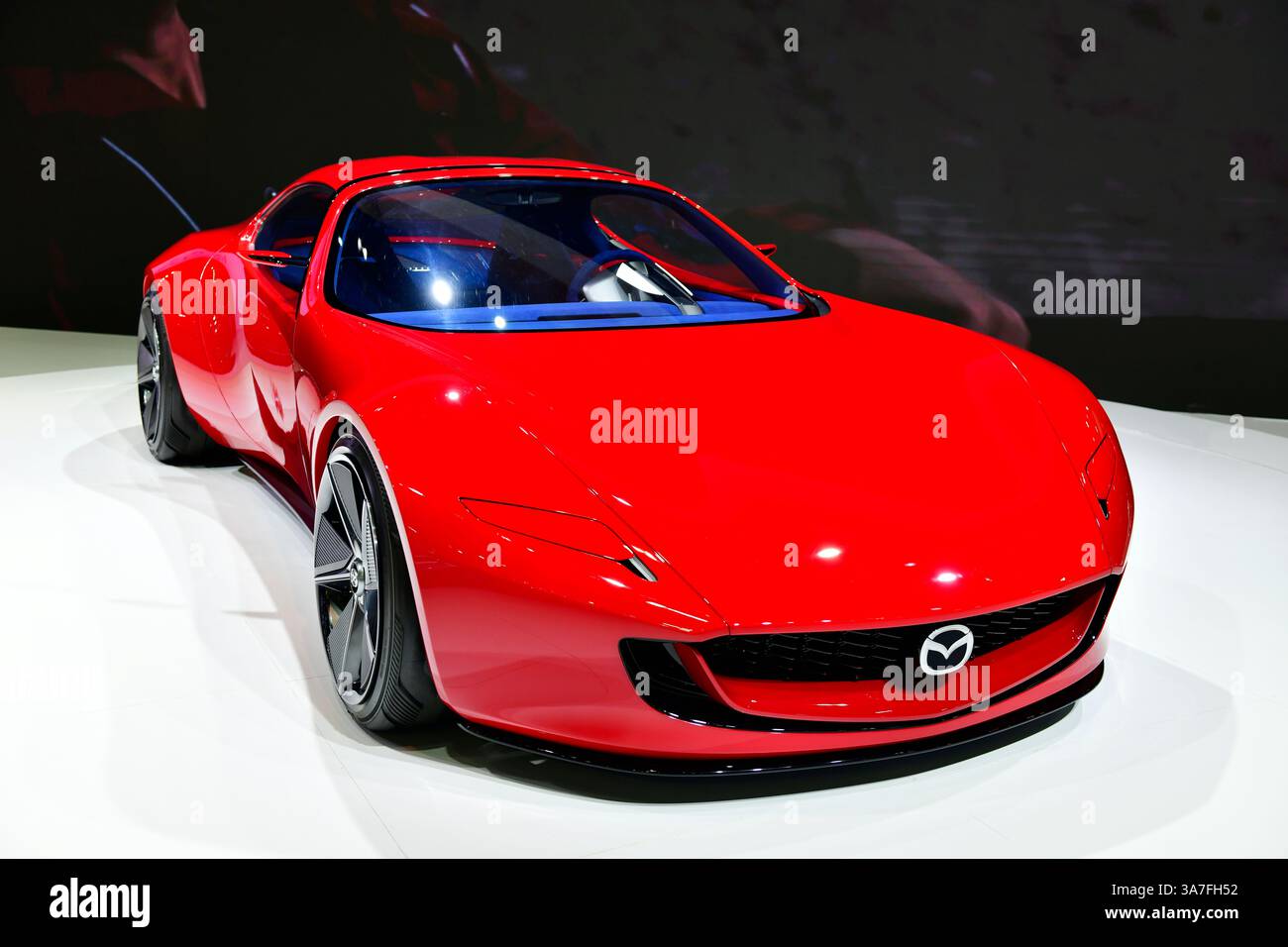 Thaïlande - 26 mars 2025 : MAZDA ICONIC SP ou le tout dernier concept car dans le cadre du concept de voiture compacte sport (système rotatif EV à deux rotors) au 46 ème salon Banque D'Images