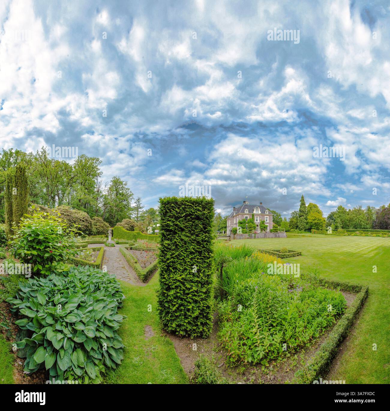 Jardin formel du château de Warmelo avec haies coupées et buis, Diepenheim, Overijssel, pays-Bas, château, été, jardin, Banque D'Images