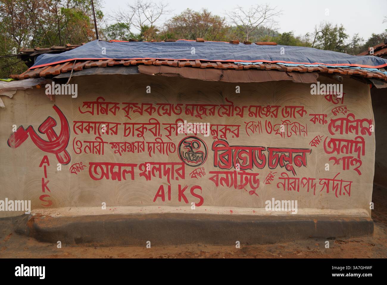 Campagne politique en bengali à Baranti - un village tribal de Purulia, Bengale occidental, Inde. Banque D'Images