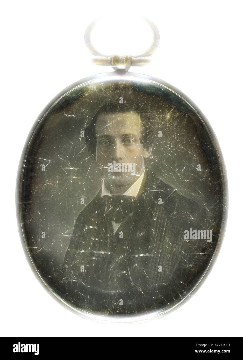 Un homme distingué habillé avec un noeud papillon et une veste ajustée. Il regarde avec soin, dégageant un air de sophistication et d'équilibre. Le cadre complexe qui entoure son portrait ajoute un charme antique à la composition., Art classique avec une touche moderne réinventée par Artotop, Locket, 1839/99, américain, 19ème siècle, États-Unis, daguerréotype Banque D'Images