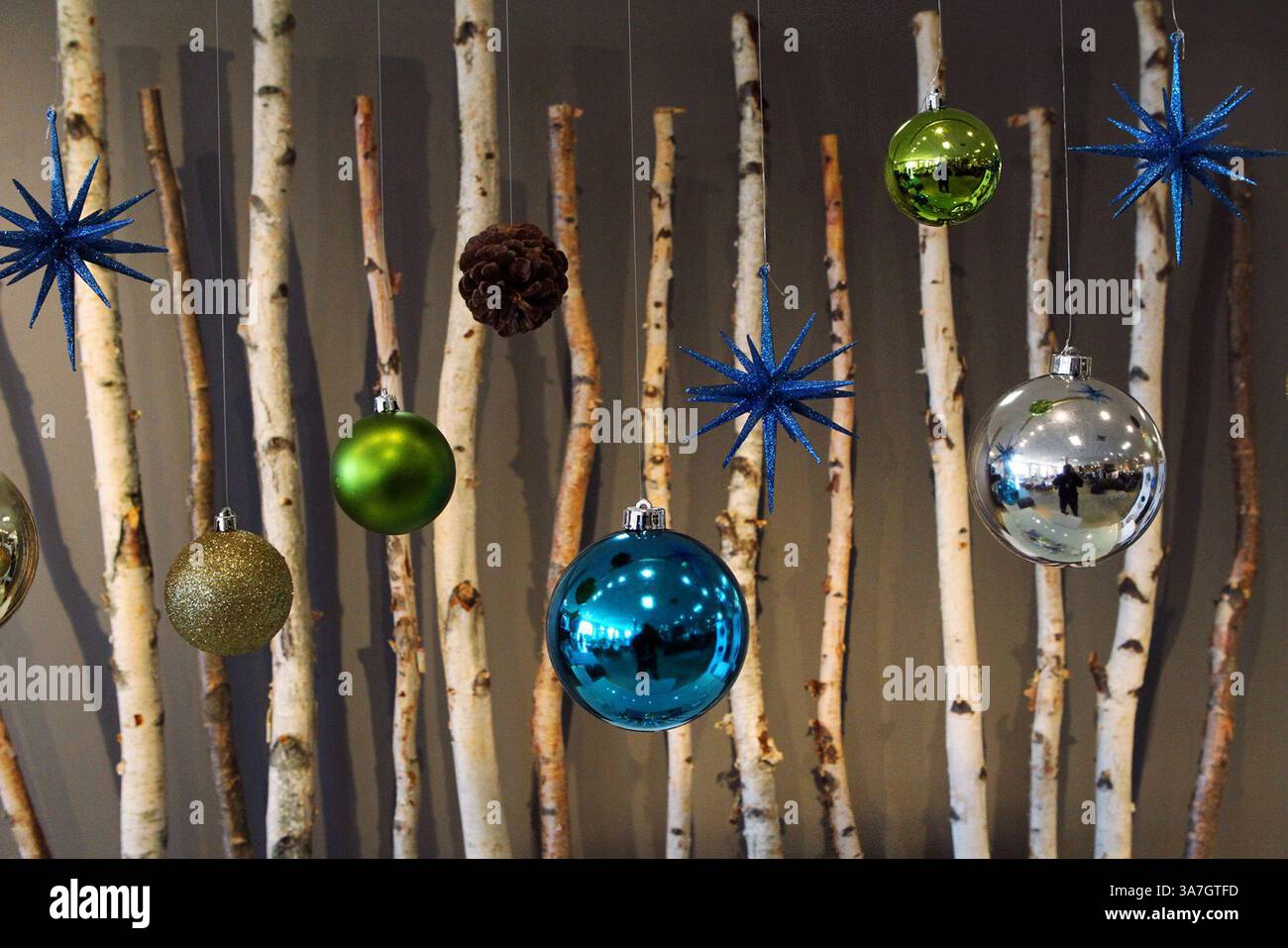 15 novembre 2012 - Ballwin, MO, États-Unis - les designers de Ashley Furniture à Ballwin, Missouri ont mis en place plusieurs décors de vacances dans leur showroom sur Manchester Road, le 13 novembre 2012. (Crédit image : © J.B. Forbes/MCT/ZUMAPRESS.com) Banque D'Images