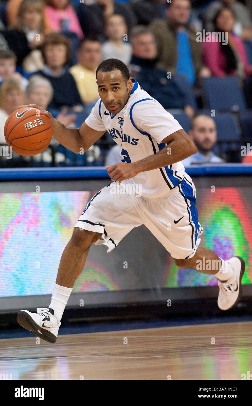 19 janvier 2013 - Saint Louis, MO, États-Unis - Kwamain Mitchell #3 de l'Université Saint Louis sème en haut du court dans la seconde moitié du match de l'Université du Rhode Island contre l'Université Saint Louis au Chaifetz Arena à Saint Louis, MO le 19 janvier 2013.(image crédit : © Paul Halfacre/Cal Sport Media/ZUMAPRESS.com) Banque D'Images