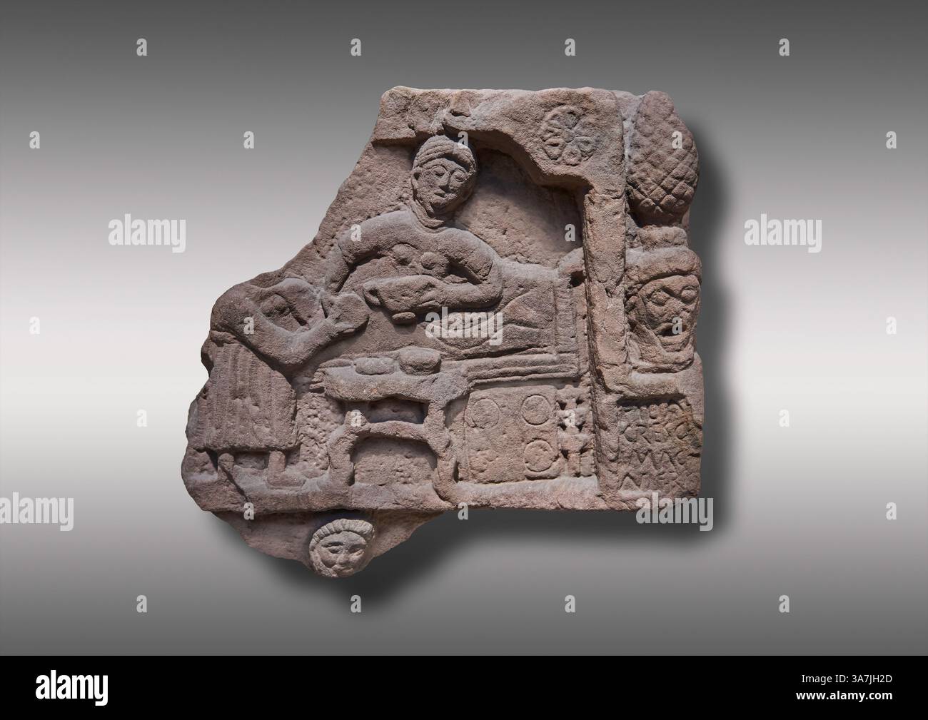 Fragment de pierre tombale brisée de femmes romaines enregistré comme la fille d'un porteur militaire de standard appelé crescens. 2ème - 4ème cent AD, Kirkby Thore, Cumbr Banque D'Images
