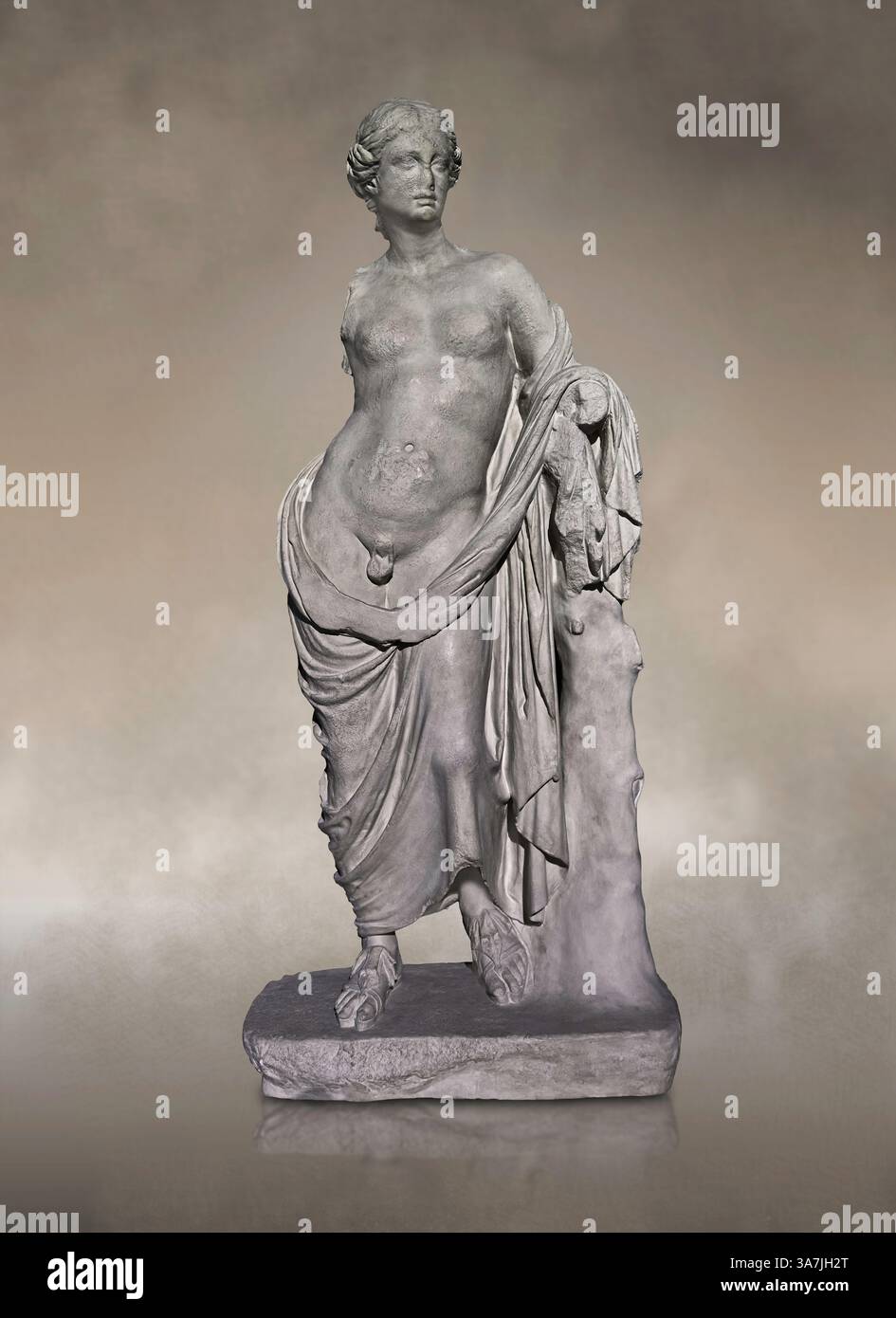 Statue grecque antique d'Hermaphrodite d'un marbre original dans le Musée archéologique d'Istanbul Inv 363T Cat. Mendel 624. 180-140 AV. J.-C. Hermaphrodit Banque D'Images