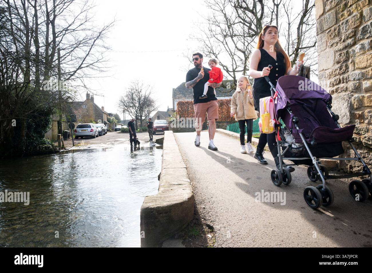 Bourton-on-the-Water dans les Cotswolds, Gloucestershire, Royaume-Uni Banque D'Images