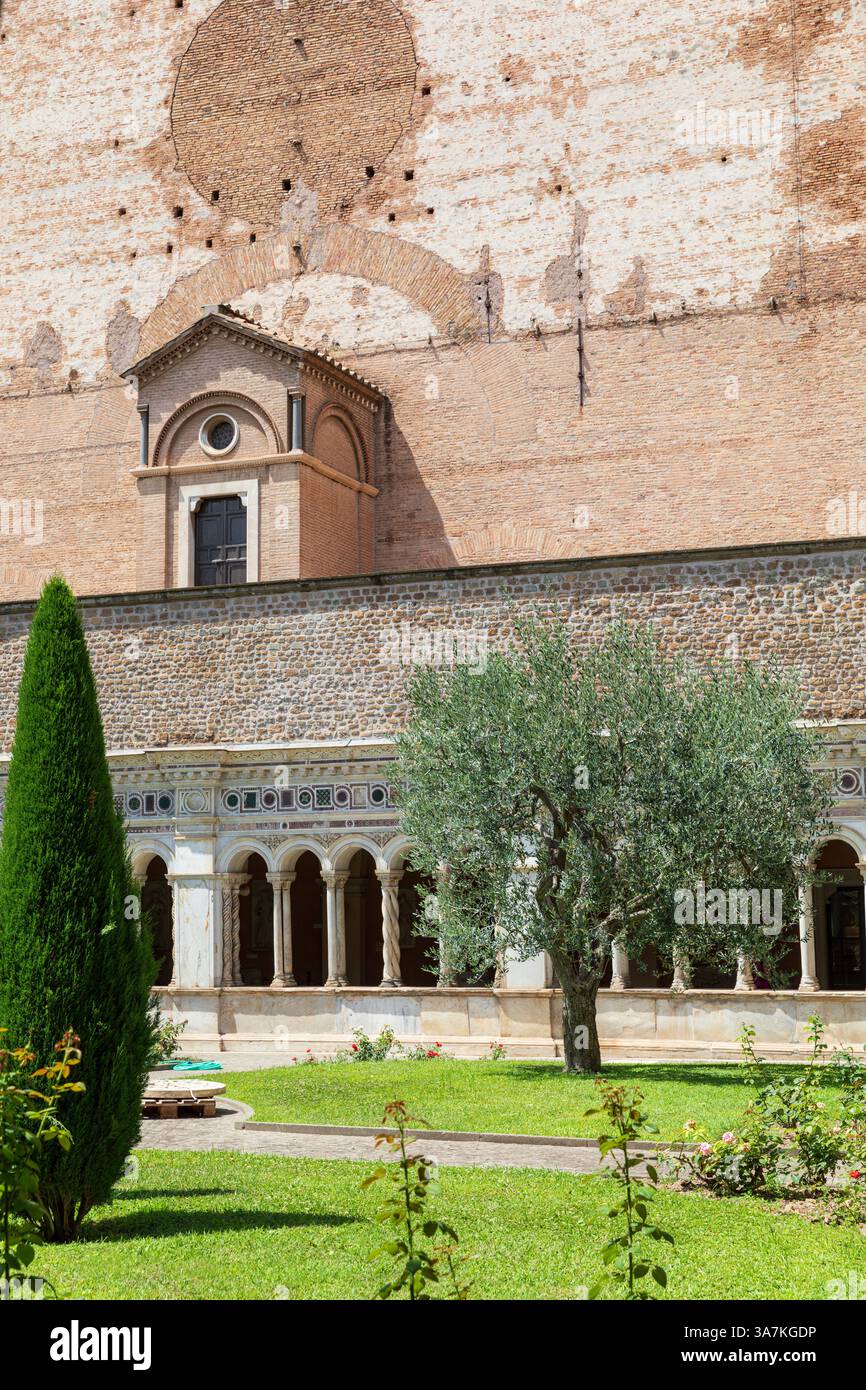 Colonnes du Chiostro Lateranense / Cloître du Latran, Rome, Italie. Banque D'Images