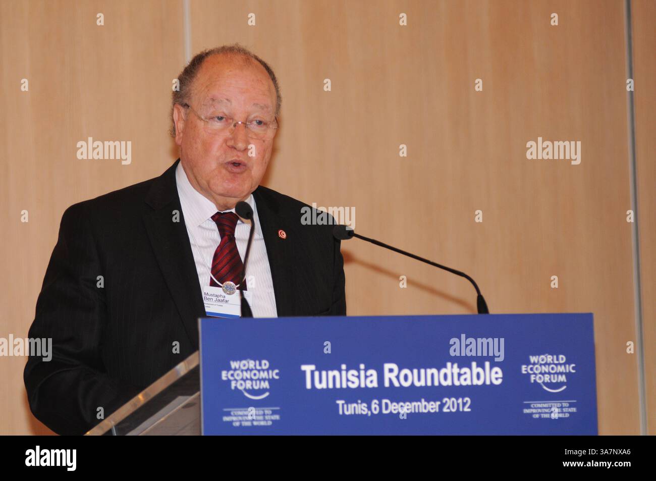 Dec. 6, 2012 - Tunis, TUNIS, Tunisie - discours de M. Mustapha Ben Jaafar, président de l'Assemblée nationale constituante, à l'ouverture de la session plénière du Forum économique mondial (faire avancer la transition économique de la Tunisie) qui s'est tenue à Tunis le 5-6 décembre 2012. (Crédit image : © Chokri Mahjoub/ZUMAPRESS.com) Banque D'Images
