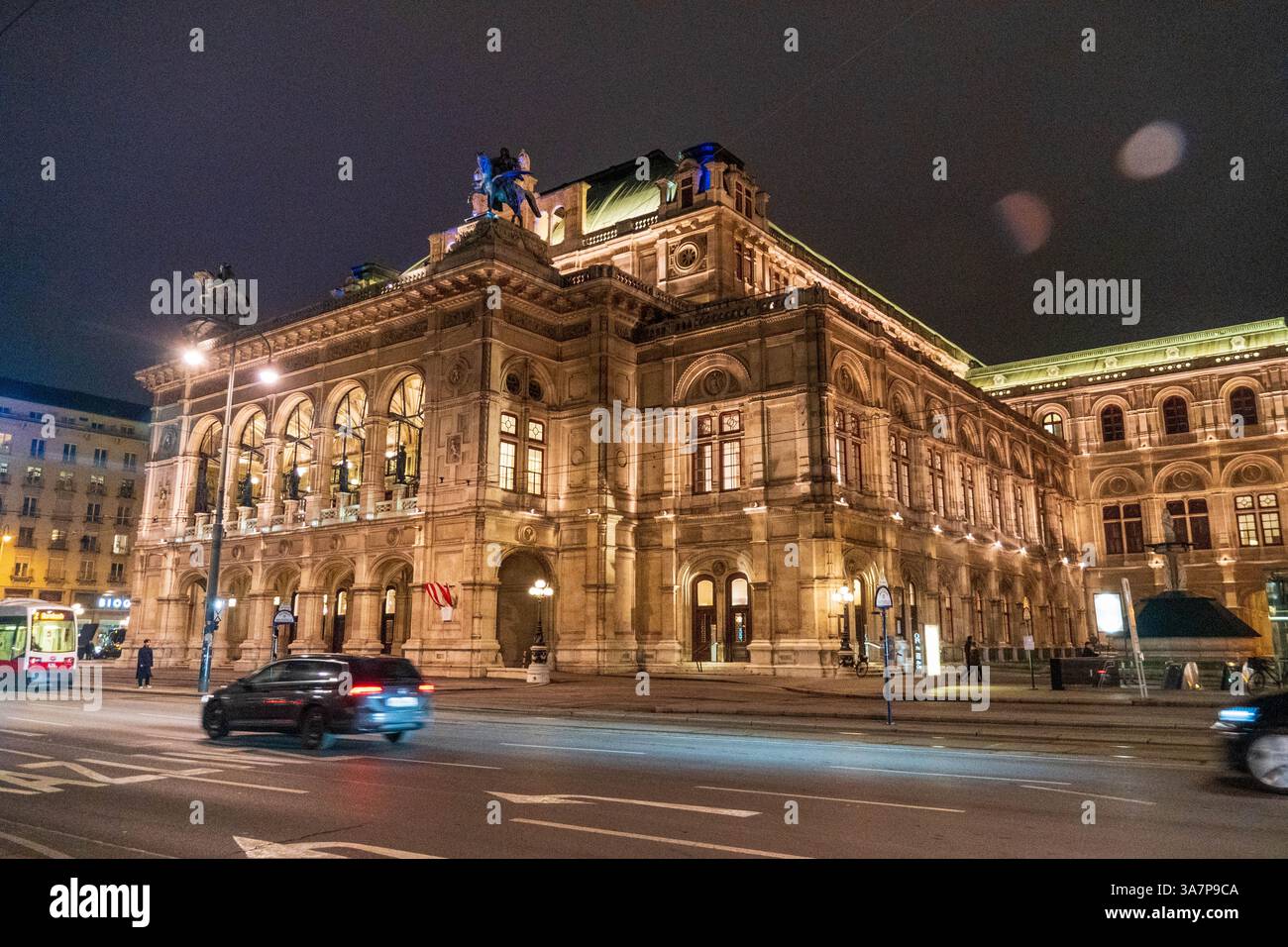 Opéra d'État de Vienne : une fusion majestueuse d'art, d'architecture et de patrimoine musical Banque D'Images