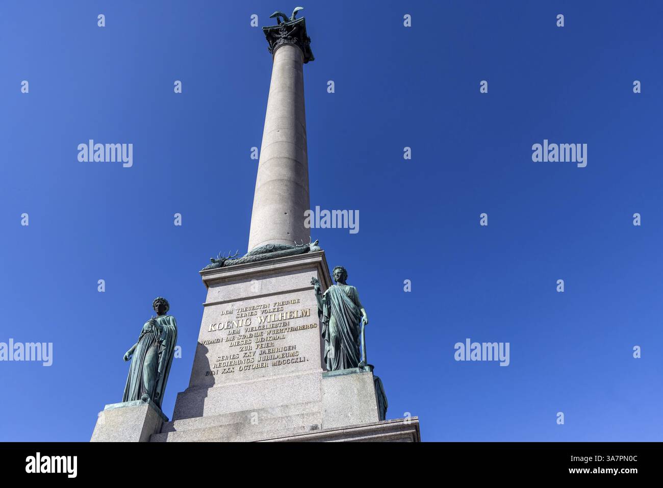 Colonne Jubilé sur la Schlossplatz. Au sommet de la colonne de granit de 18,5 mètres de haut se trouve une statue de la déesse romaine Concordia. Stuttgart, Baden-Wuer Banque D'Images