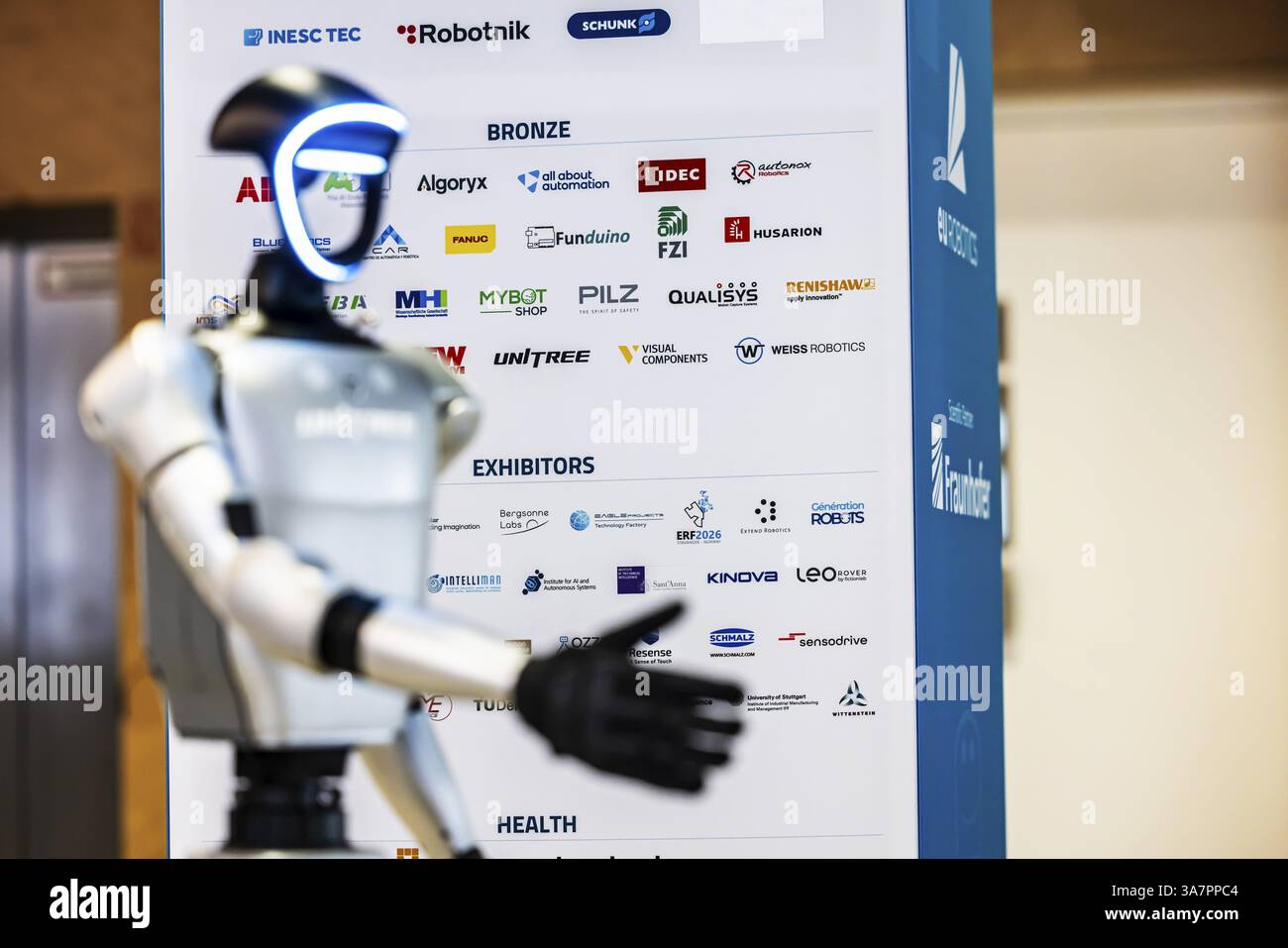 Unitree H1, H1-2, le premier robot humanoïde de la société chinoise Unitree. Forum européen de robotique (ERF) à Stuttgart. L'événement de réseautage apporte t Banque D'Images Unitree H1, H1-2, le premier robot humanoïde de la société chinoise Unitree. Forum européen de robotique (ERF) à Stuttgart. L'événement de réseautage apporte t Banque D'Images