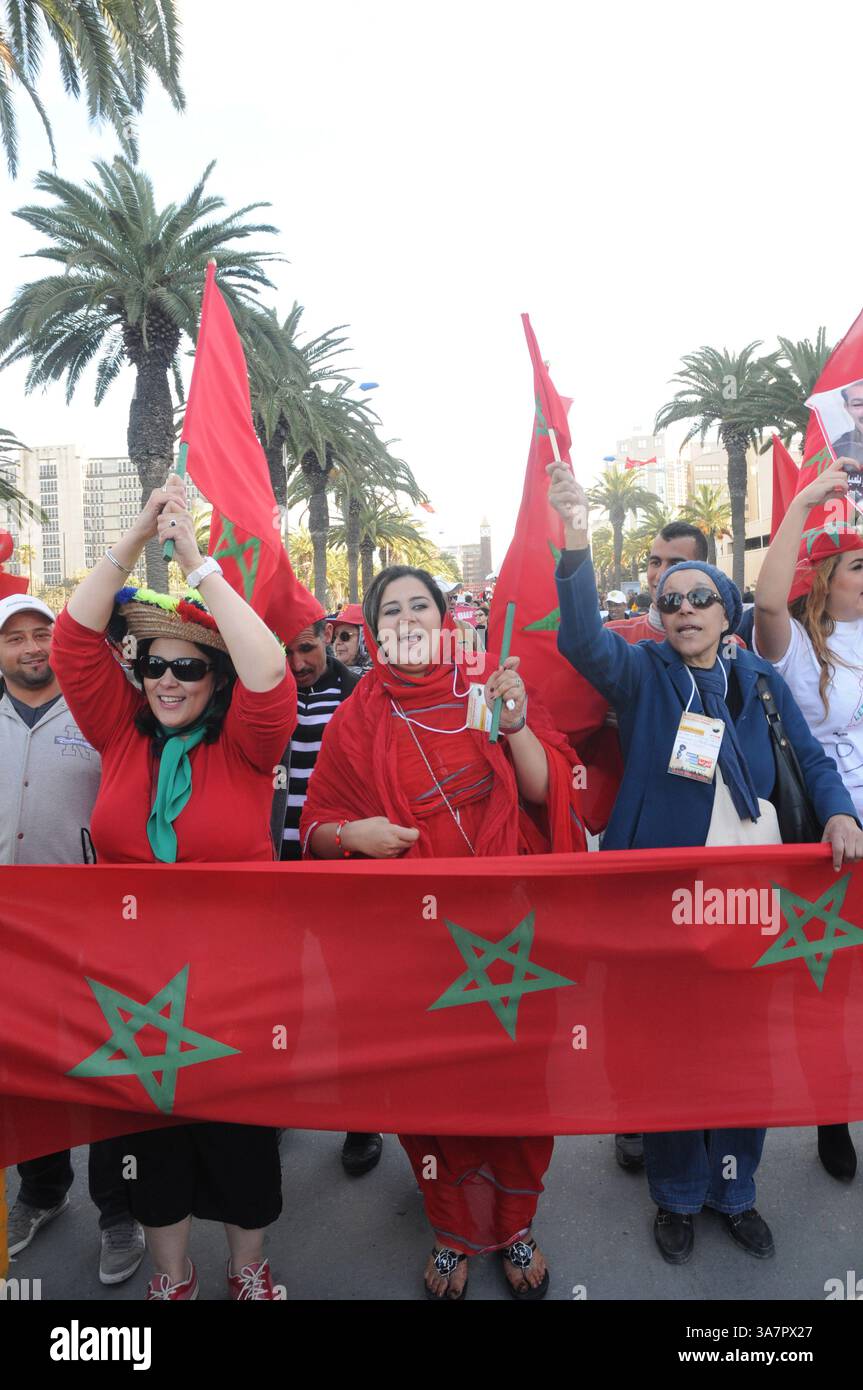 26 mars 2013 - Tunis, Tunis, Tunisie - des participants du Maroc..des milliers d'altermondialistes ont ouvert depuis le 14 janvier au centre de Tunis une marche marquant l'ouverture officielle de la 12ème édition du Forum social mondial (FSM-Tunis 2013)..ce forum est organisé pour la première fois dans un pays arabe, des participants de 135 pays. (Crédit image : © Chokri Mahjoub/ZUMAPRESS.com) Banque D'Images