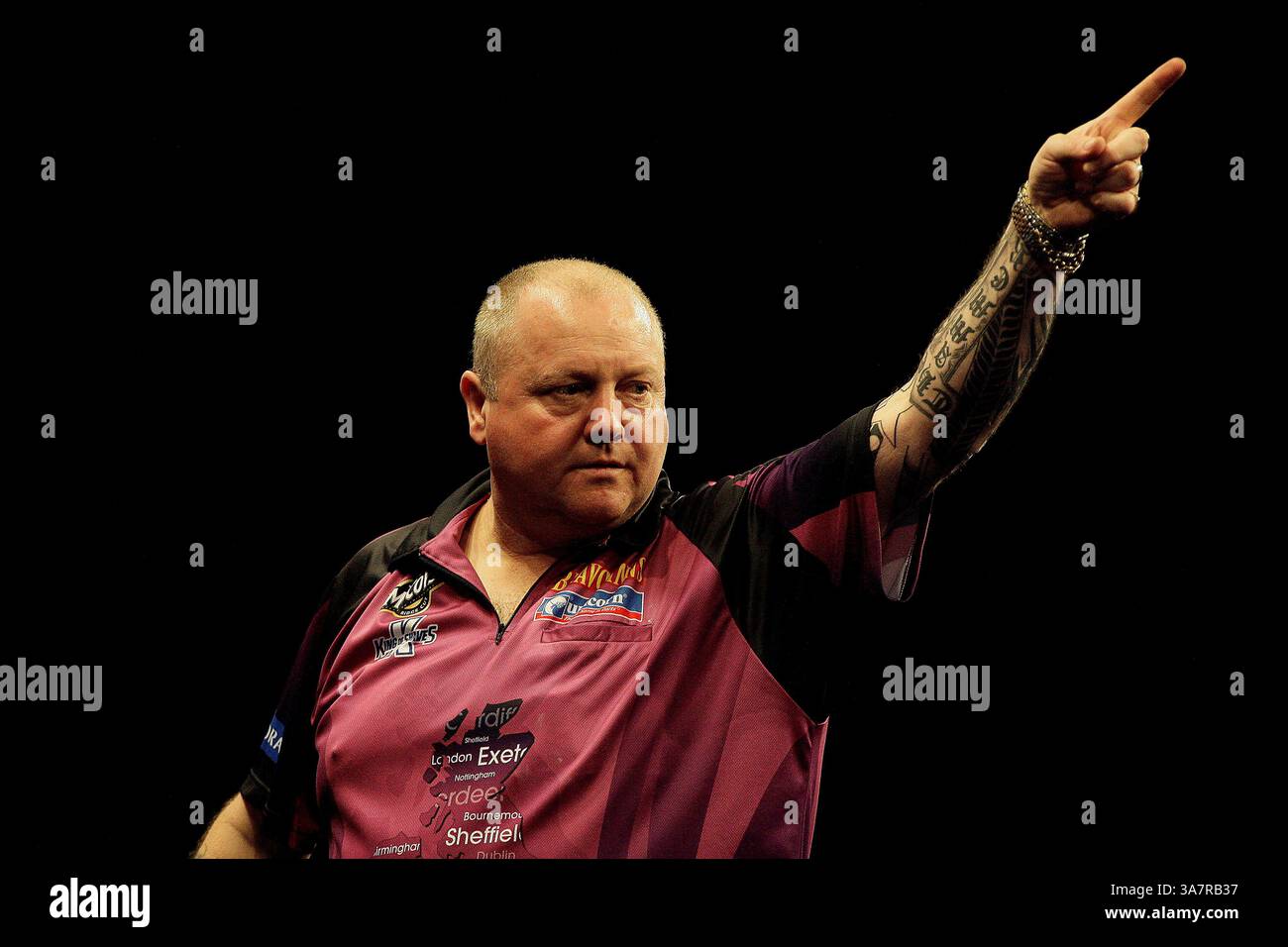 18 avril 2013 - 18.04.2013, ANDY HAMILTON en action contre PHIL TAYLOR semaine 11 des fléchettes de premier League McCoyâ€™ à l'O2, Dublin, Irlande (crédit image : © Michael Cullen/ZUMAPRESS.com) Banque D'Images