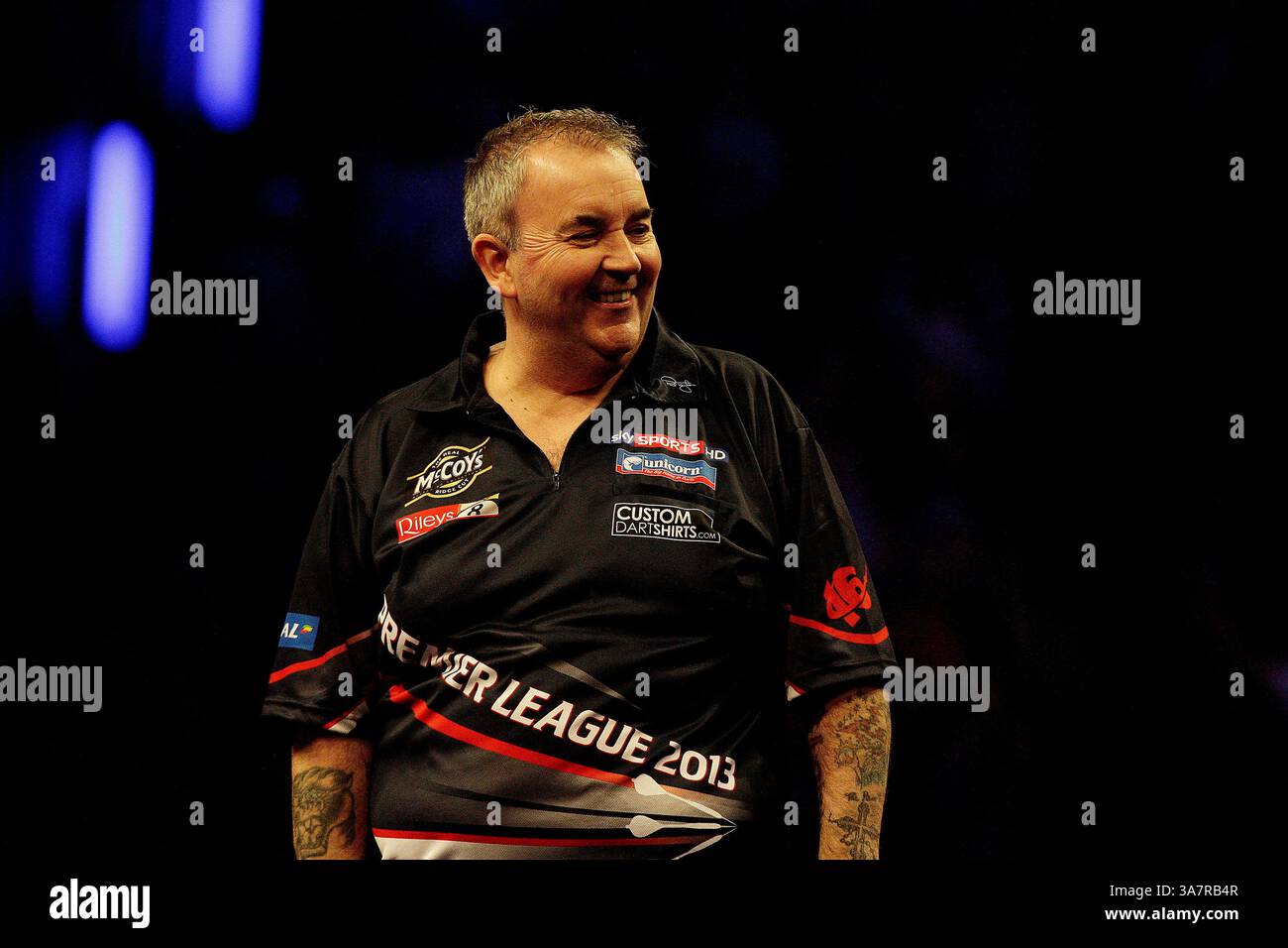 18 avril 2013 - 18.04.2013, PHIL TAYLOR en action contre ANDY HAMILTON, semaine 11 des fléchettes de premier League McCoyâ€™ à l'O2, Dublin, Irlande (crédit image : © Michael Cullen/ZUMAPRESS.com) Banque D'Images