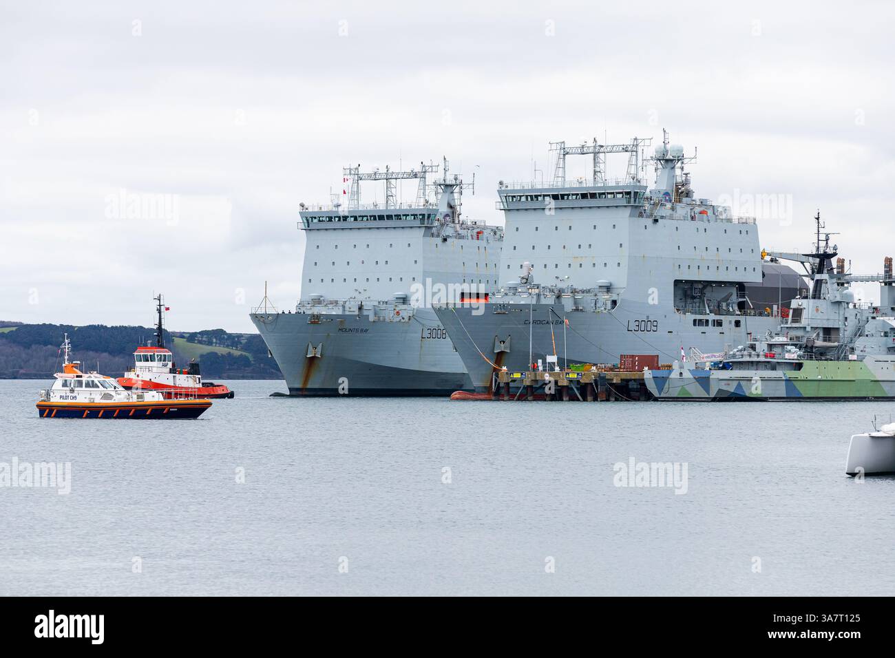 Le navire de la classe Royal Fleet Auxiliary Bay RFA Mounts Bay (L3008) arrive à Falmouth, le 27 mars 2025 Banque D'Images
