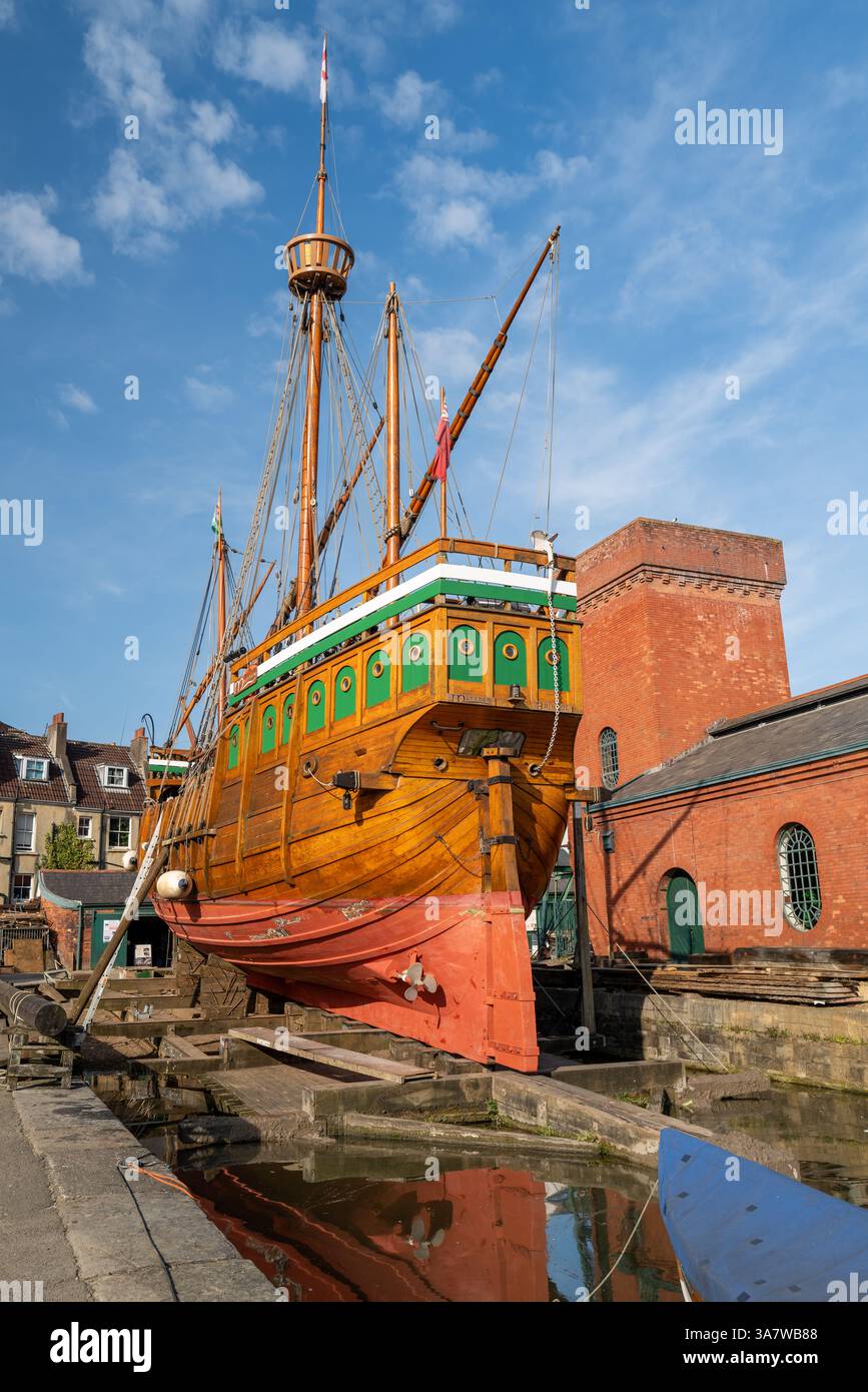 La réplique Matthew en cours de maintenance au port de Bristol au Royaume-Uni Banque D'Images
