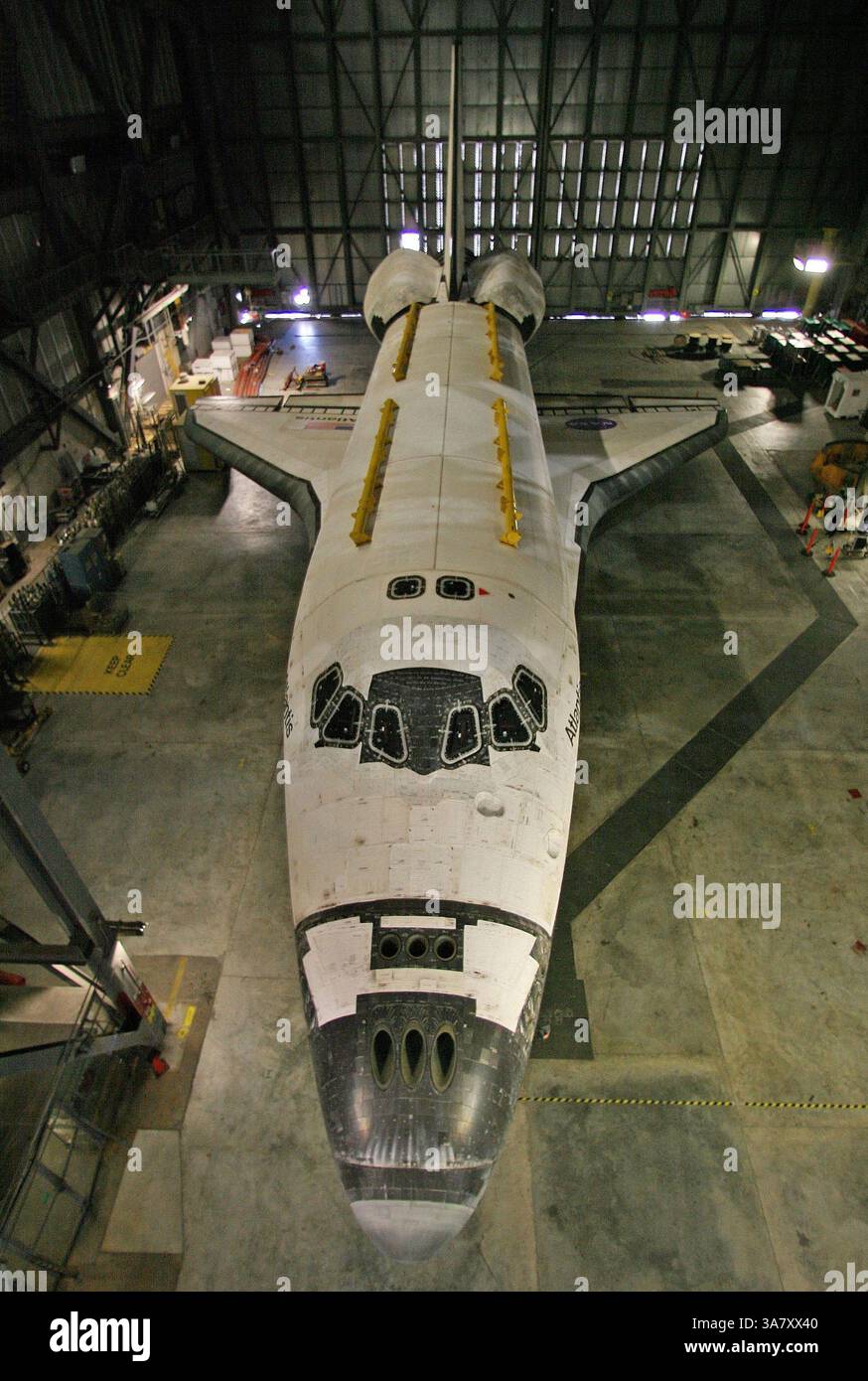 31 octobre 2012 - Kennedy Space Center, Floride, États-Unis - la navette spatiale Atlantis OV-104 est stationnée à l'intérieur du bâtiment d'assemblage des véhicules, au Kennedy Space Center en Floride. Vendredi, la NASA déplacera l'orbiteur dans sa nouvelle maison au Kennedy Space Center Visitors Complex. (Crédit image : © Red Huber/MCT/ZUMAPRESS.com) Banque D'Images