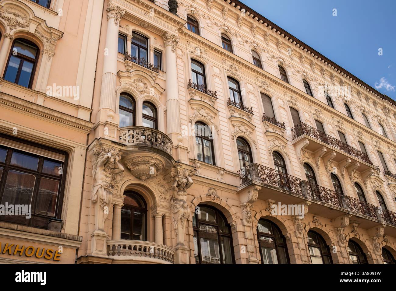 Budapest, Hongrie - 18 juin 2023 : bâtiment historique dans le centre-ville Banque D'Images