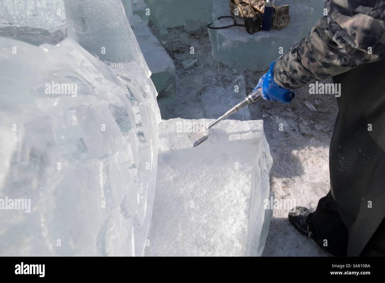 Exposition de sculptures sur glace contre le ciel bleu Banque D'Images