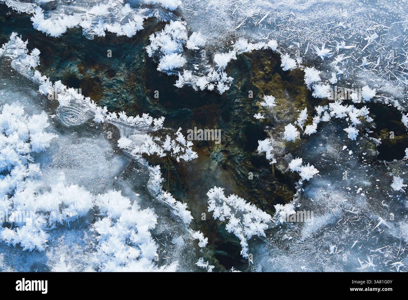 Roche gelée avec cristaux de glace Banque D'Images