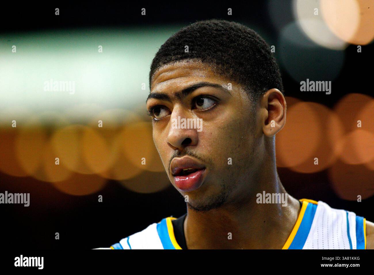 26 février 2013 - Nouvelle-Orléans, Louisiane, États-Unis d'Amérique - 26 février 2013 : les Hornets de la Nouvelle-Orléans propulsent l'attaquant Anthony Davis (23 ans) lors du match de basket-ball NBA entre les Hornets de la Nouvelle-Orléans et les nets de Brooklyn à la New Orleans Arena de LA Nouvelle-Orléans, LOUISIANE. (Crédit image : © Jonathan Bachman/Cal Sport Media/ZUMAPRESS.com) Banque D'Images