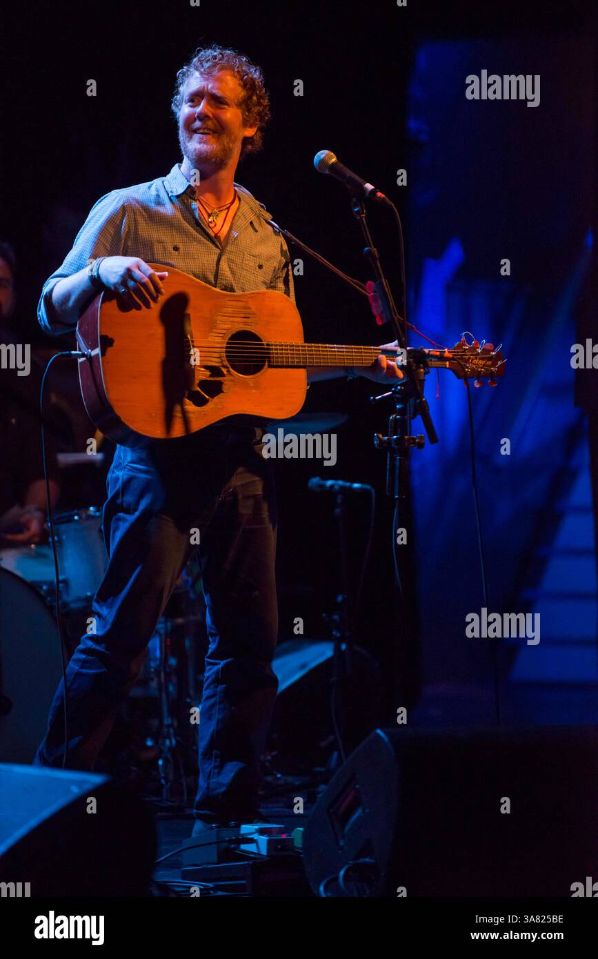 Sep 16, 2012 - Toronto, Ontario, Canada - GLEN HANSARD joue un spectacle à guichet fermé au Danforth Music Hall. (Crédit image : © Jerry Abramowicz/ZUMAPRESS.com) Banque D'Images