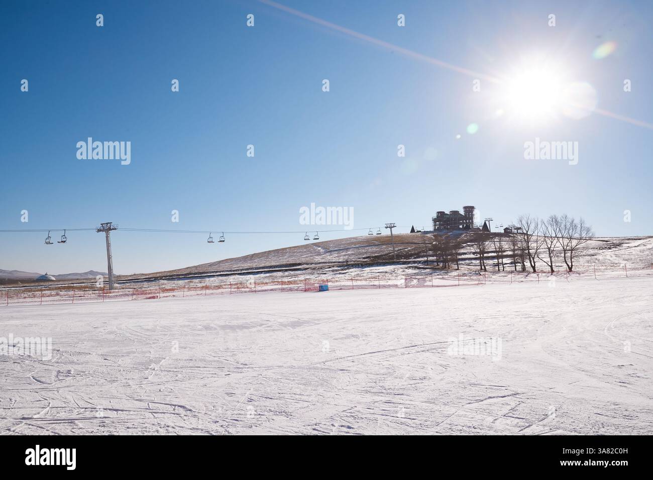 Station de ski supérieure avec filet de sécurité rouge Banque D'Images