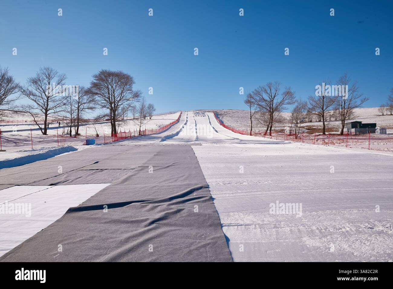 Station de ski supérieure avec filet de sécurité rouge Banque D'Images
