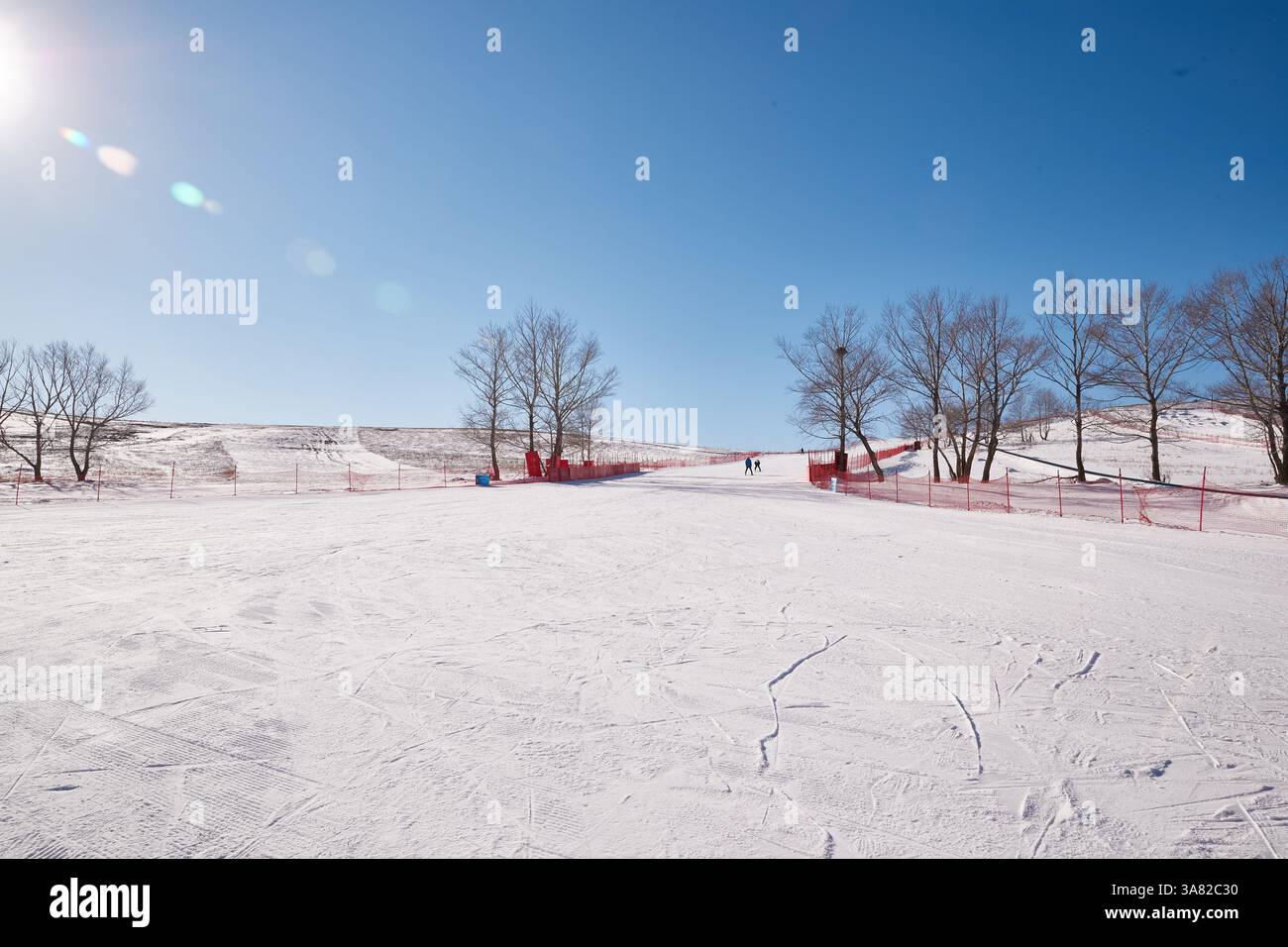 Station de ski supérieure avec filet de sécurité rouge Banque D'Images
