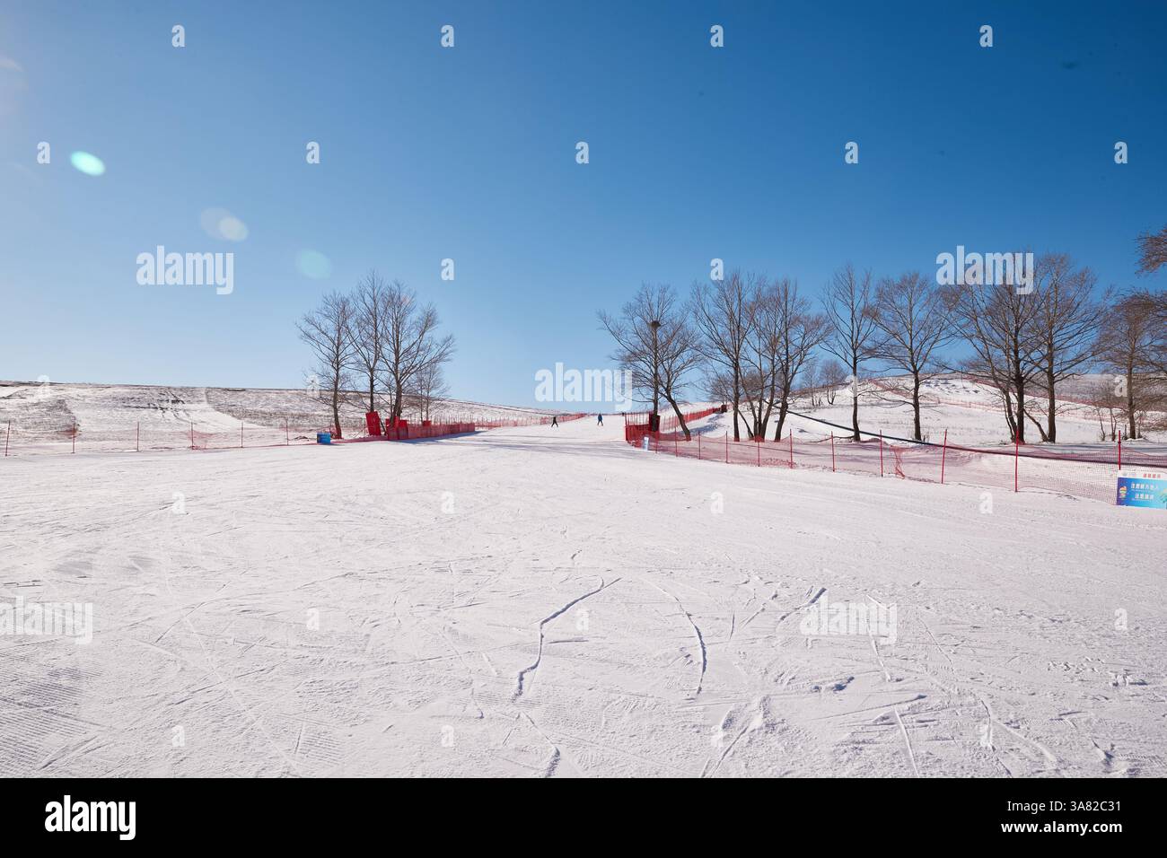 Station de ski supérieure avec filet de sécurité rouge Banque D'Images