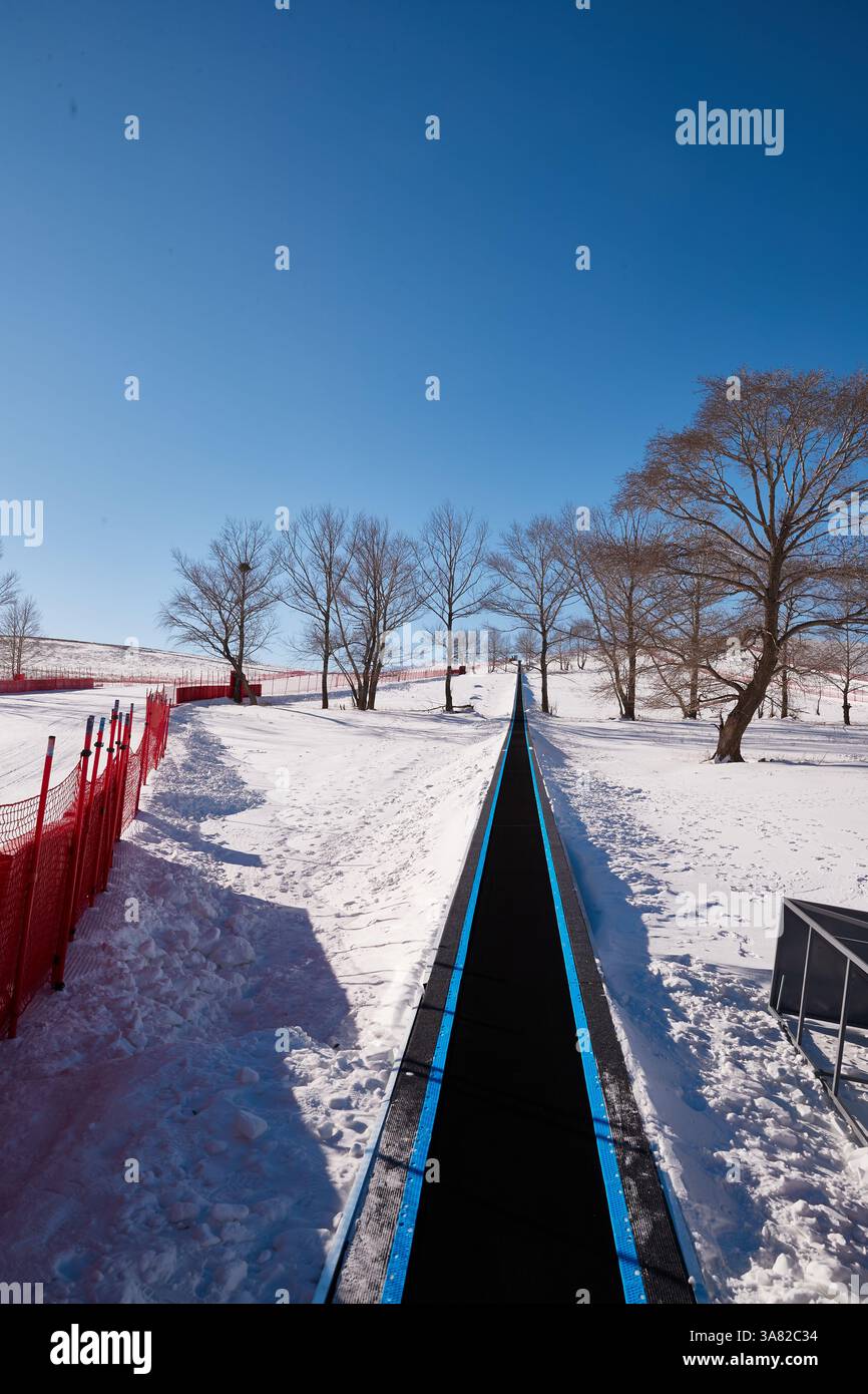 Station de ski supérieure avec filet de sécurité rouge Banque D'Images